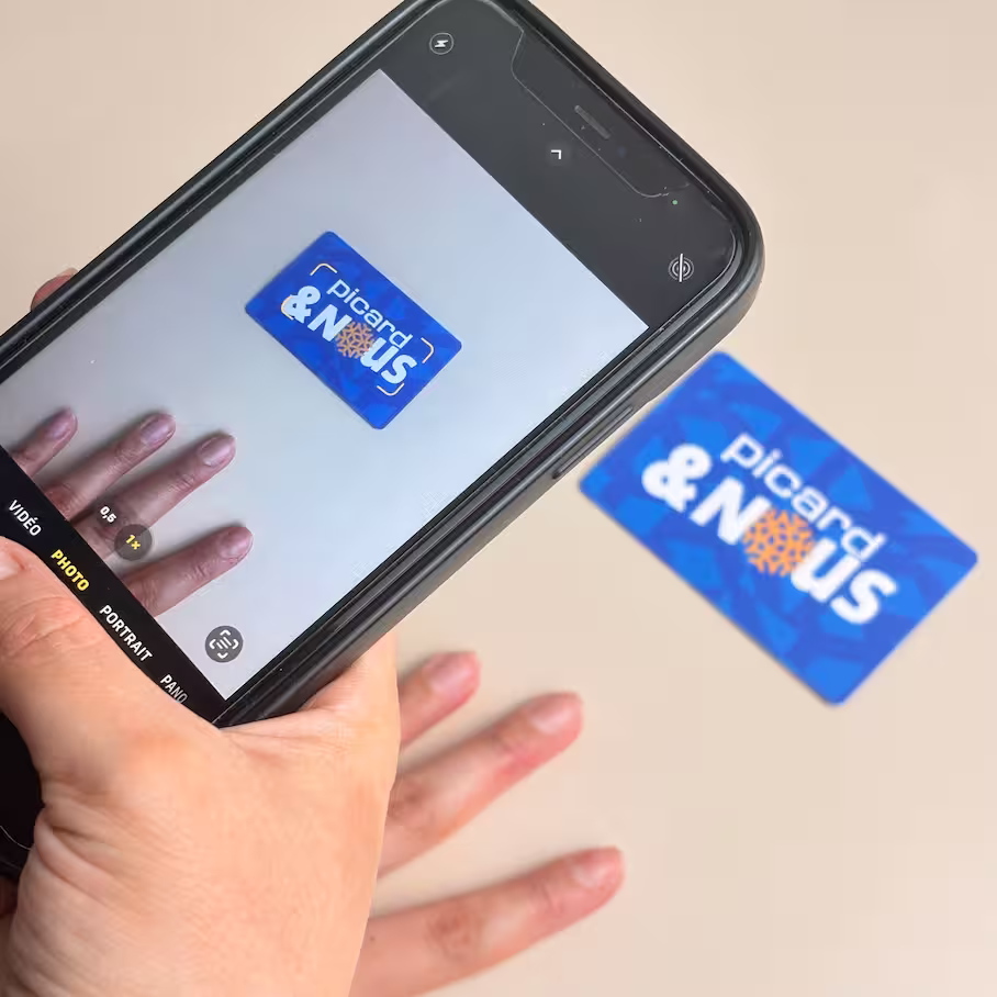 Close-up premium de press-on nails portés